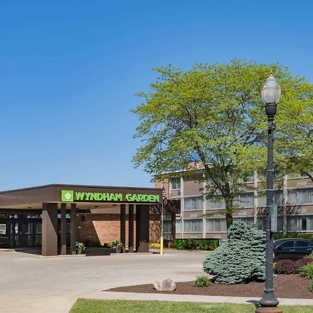 Wyndham Garden Kenosha Harborside Hotel Exterior photo