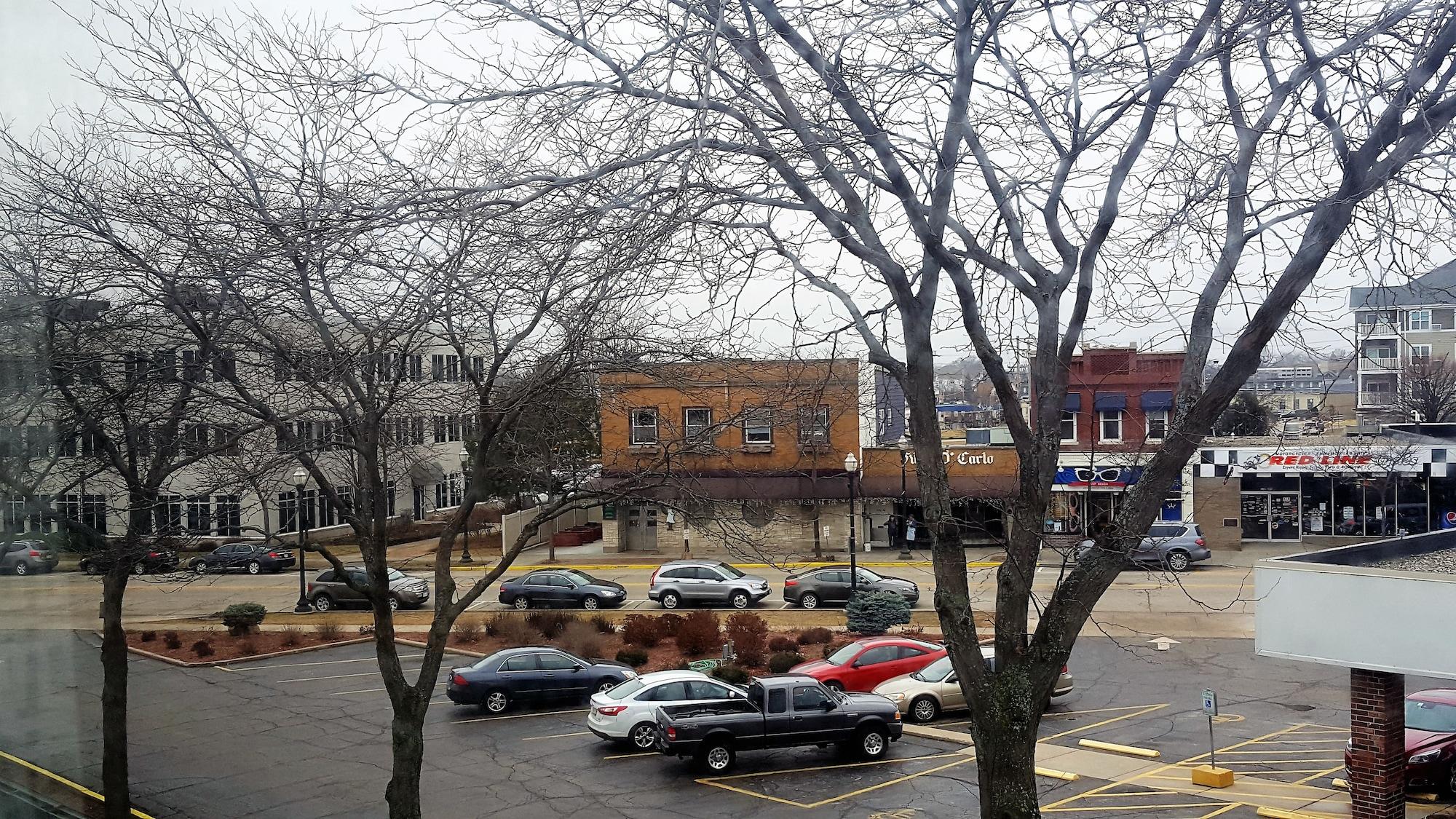 Wyndham Garden Kenosha Harborside Hotel Exterior photo