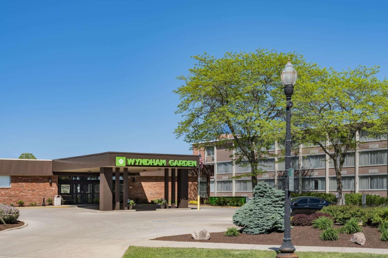 Wyndham Garden Kenosha Harborside Hotel Exterior photo