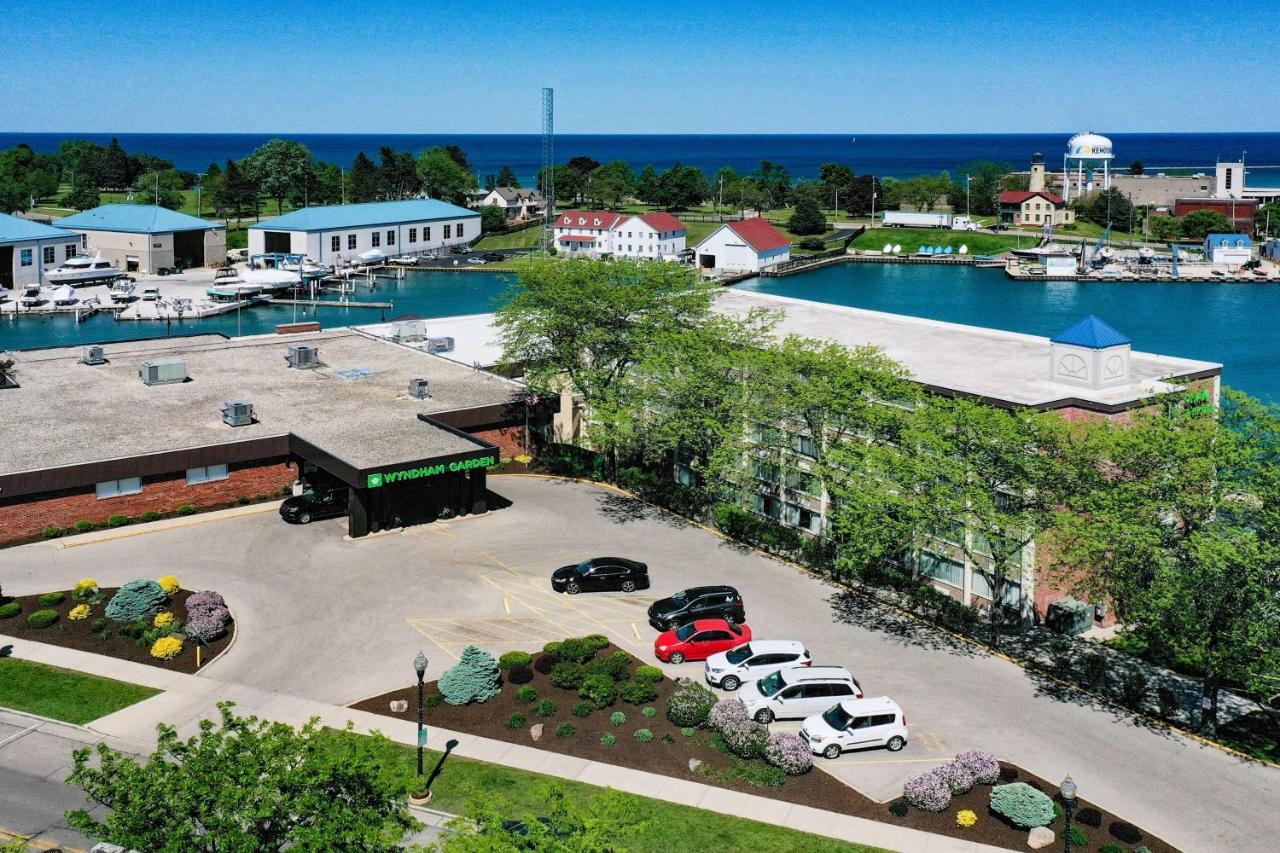 Wyndham Garden Kenosha Harborside Hotel Exterior photo