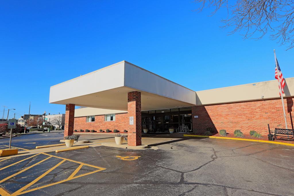 Wyndham Garden Kenosha Harborside Hotel Exterior photo