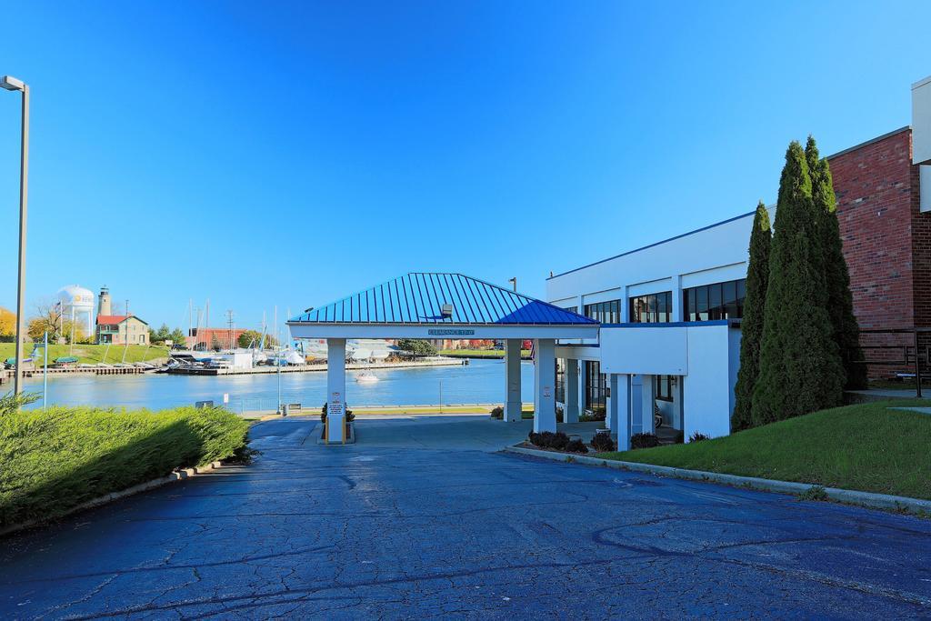 Wyndham Garden Kenosha Harborside Hotel Exterior photo