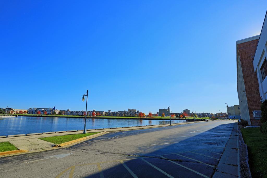 Wyndham Garden Kenosha Harborside Hotel Exterior photo