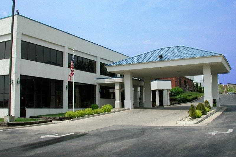 Wyndham Garden Kenosha Harborside Hotel Exterior photo